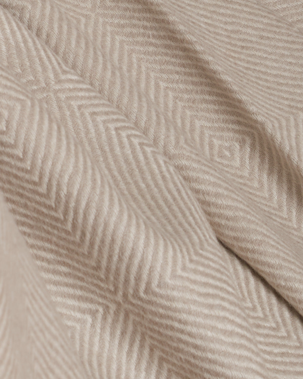 a alpaca blanket color sand in details